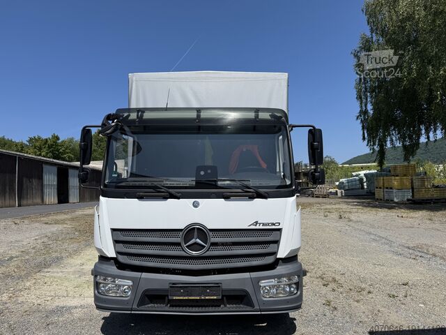 Ciężarówka z płaską platformą i plandeką Mercedes-Benz Atego 816
