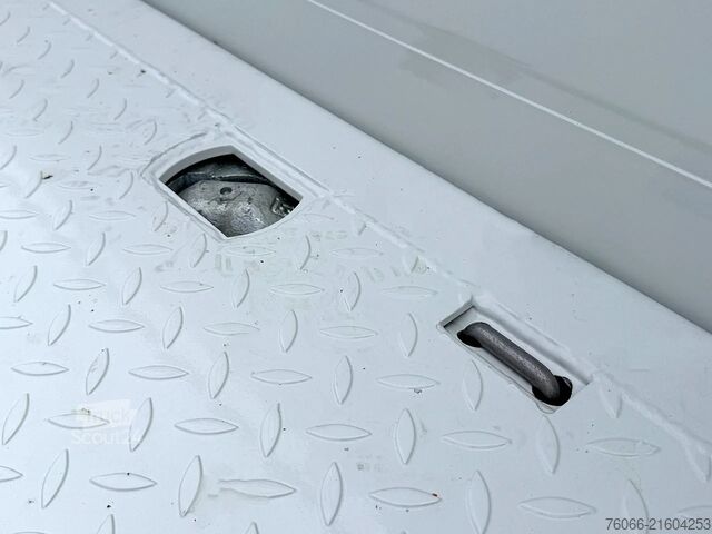 Платформа за зареждане Iveco T-Way AT380T47WH AT Flatbed Truck (10 units)