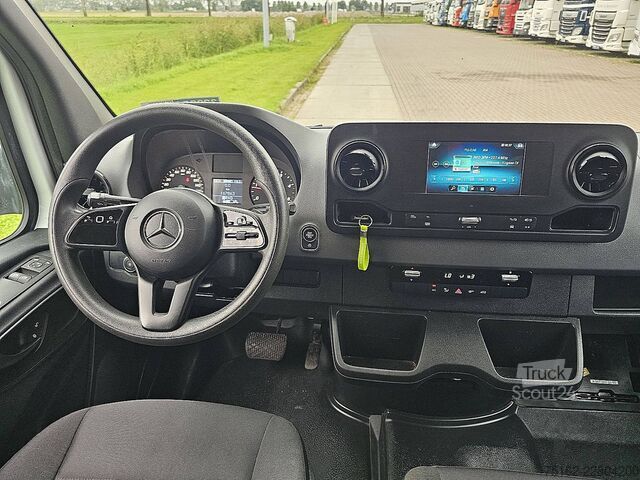 Чемодан MERCEDES-BENZ SPRINTER 317 Bakwagen Laadklep!