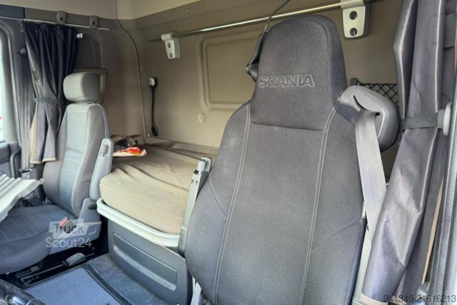 Flatbed truck with tarp SCANIA R490 4x2