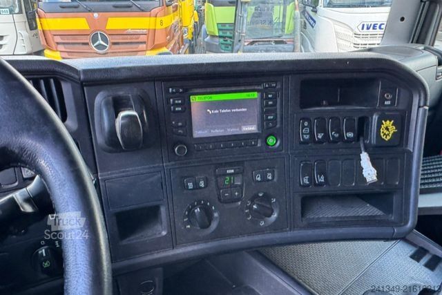 Flatbed truck with tarp SCANIA R490 4x2