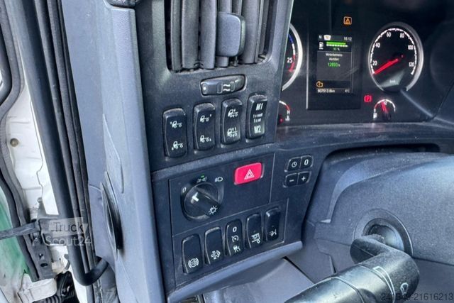 Flatbed truck with tarp SCANIA R490 4x2