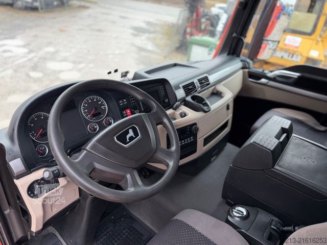 Tipper truck MAN TGS 35.420 8X4 Bordmatik,Retarder,Klima,