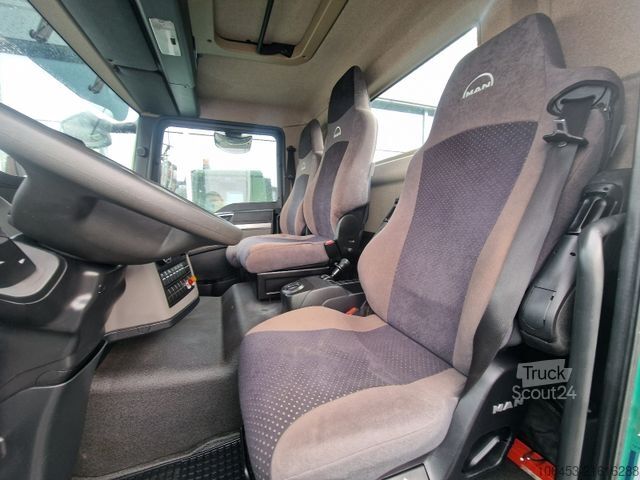 Truck mounted crane MAN TGL 12.250/Kran/Funk/4 Punkt/ 8800 KM neuwertig