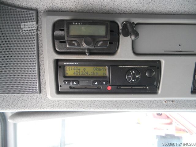 Camion cu macara și benă basculantă trilaterală Mercedes-Benz Actros 2548