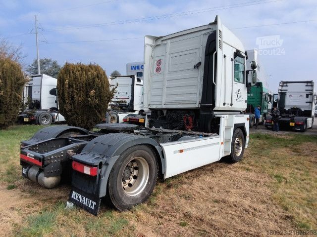 Tractor estándar Renault Renault Magnum 520