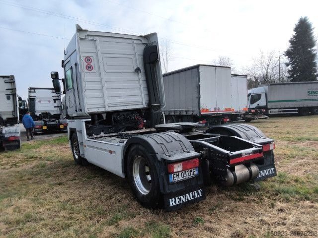 Tractor estándar Renault Renault Magnum 520