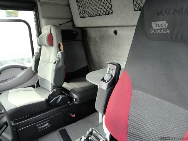 Tractor estándar Renault Renault Magnum 520