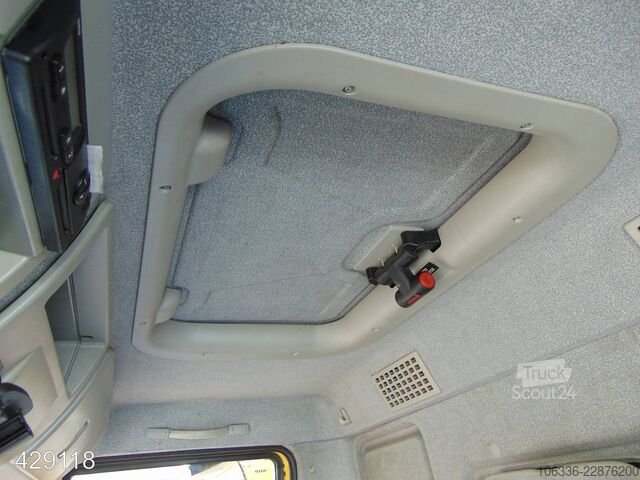 Camião de caixa fechada IVECO ML 120 E 28 EuroCargo LBW-AHK-COC