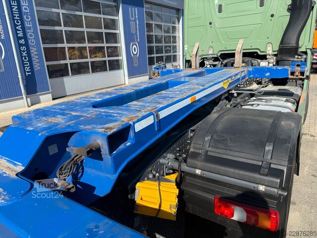 Maināmās virsbūves puspiekabe BROSHUIS MFCC-HD L2C8 Containerauflieger