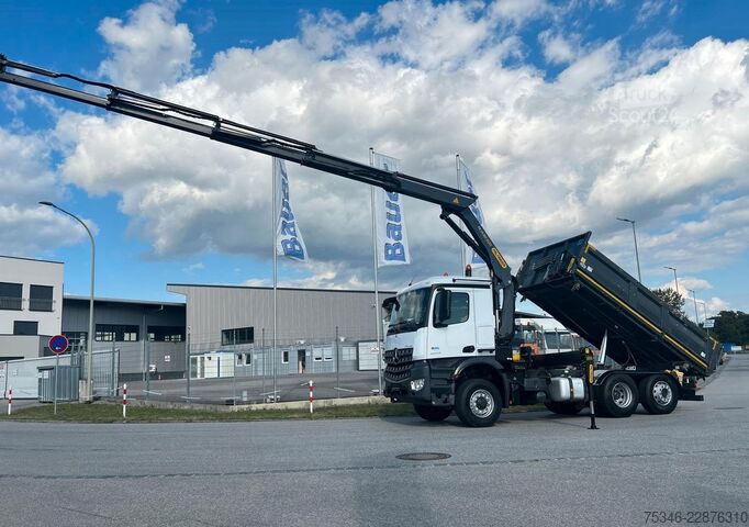 Pašizgāzējs kravas automašīna MERCEDES-BENZ Arocs 2545 Kipper/Kran/6x4-4/Lenkachse/128 tkm