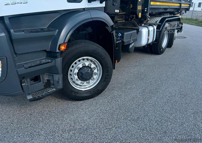 Pašizgāzējs kravas automašīna MERCEDES-BENZ Arocs 2545 Kipper/Kran/6x4-4/Lenkachse/128 tkm