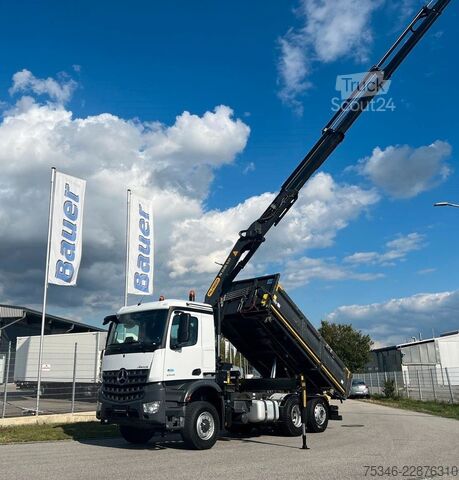 Pašizgāzējs kravas automašīna MERCEDES-BENZ Arocs 2545 Kipper/Kran/6x4-4/Lenkachse/128 tkm