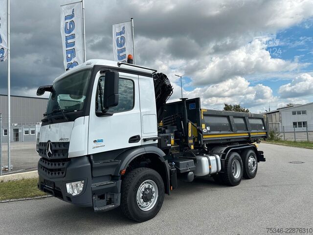 Pašizgāzējs kravas automašīna MERCEDES-BENZ Arocs 2545 Kipper/Kran/6x4-4/Lenkachse/128 tkm