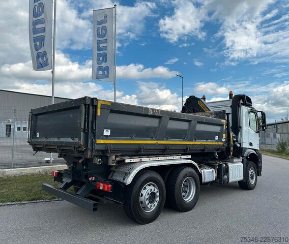 Pašizgāzējs kravas automašīna MERCEDES-BENZ Arocs 2545 Kipper/Kran/6x4-4/Lenkachse/128 tkm