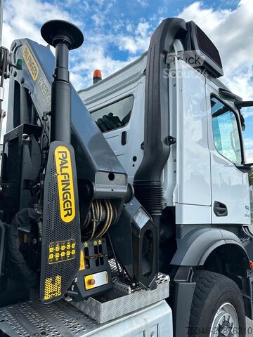 Pašizgāzējs kravas automašīna MERCEDES-BENZ Arocs 2545 Kipper/Kran/6x4-4/Lenkachse/128 tkm