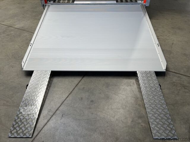 Autotransporter varevogn Cheval Liberte Debon C2000 Roadster ALF Autotransporter geschlossen