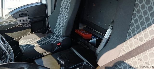 Tracteur routier standard FORD 1848T