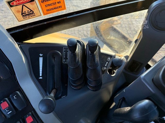 Ekskavators-iekrāvējs CATERPILLAR 432F2, 4+1 Schaufel, Telestiel, Klima, Löffel