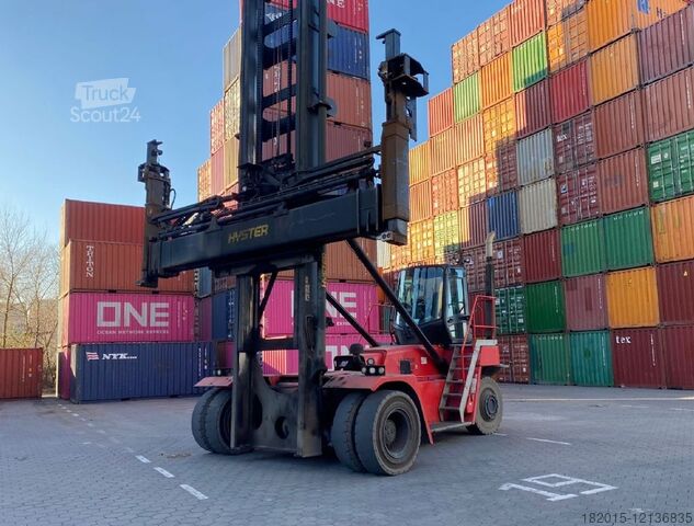 Container stacker 