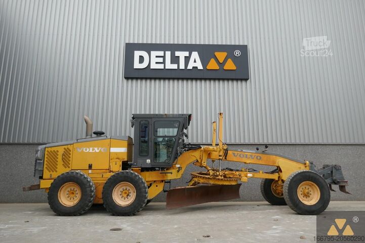 Niveladora Volvo G720B