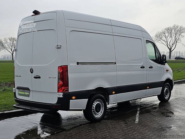 High-roof van MERCEDES-BENZ SPRINTER 317 L2H2 Mbux Navi RWD!