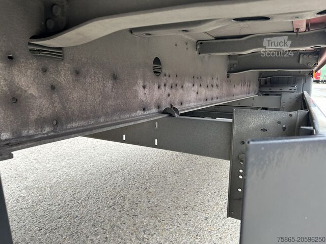 Mala Schmitz Cargobull SCB S3B / Box Trailer / 2x Liftas / APK TUV 10-26