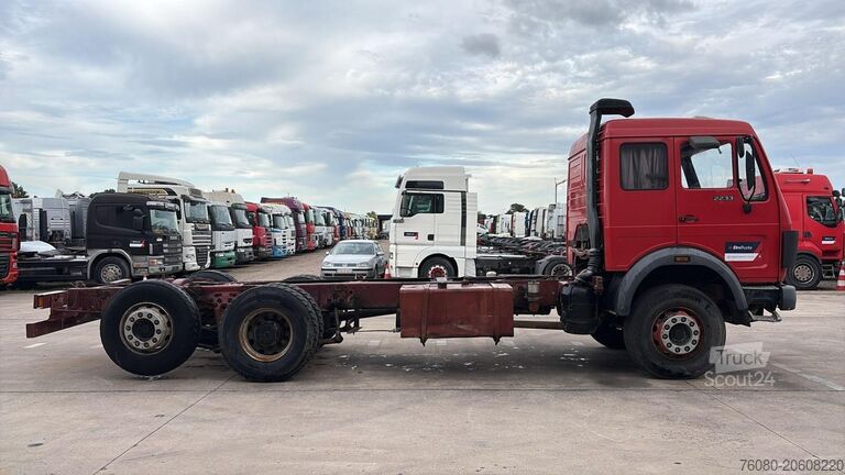 Шаси с кабина Mercedes-Benz SK 2233 (GRAND PONT / V8 AVEC 2X TURBO / BIG AXLE)
