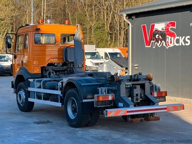 Камион с кука за контейнери MERCEDES-BENZ 1824 AK 39 EU2 4x4 Top Zustand !! 66000 Km