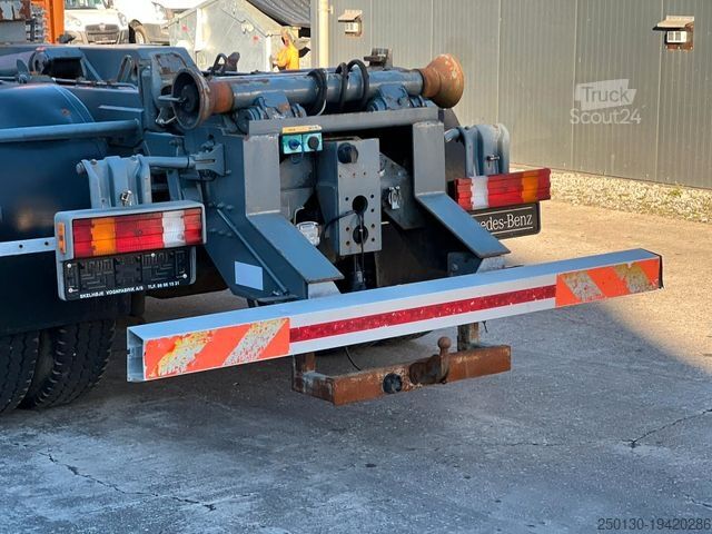 Камион с кука за контейнери MERCEDES-BENZ 1824 AK 39 EU2 4x4 Top Zustand !! 66000 Km