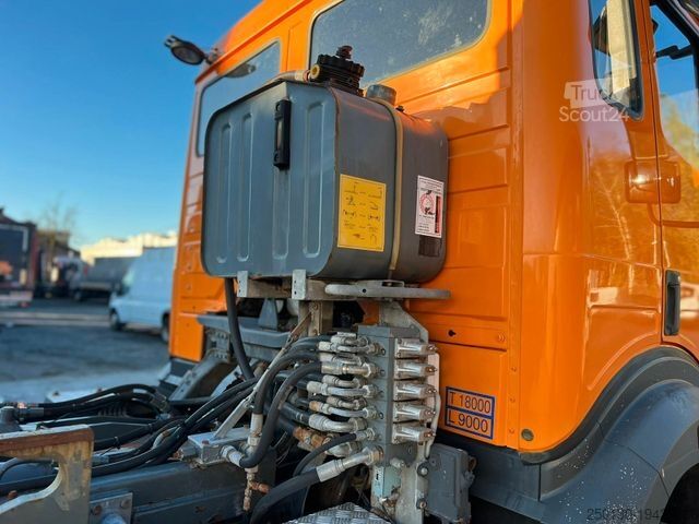 Камион с кука за контейнери MERCEDES-BENZ 1824 AK 39 EU2 4x4 Top Zustand !! 66000 Km
