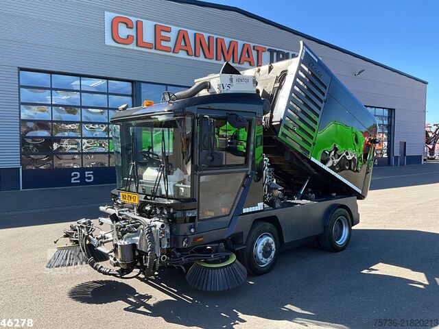 Varredora de rua Ravo 580 with 3-rd brush