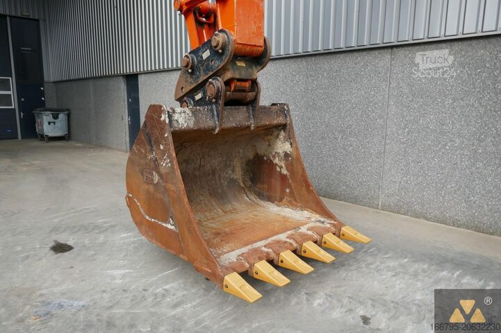 Grävmaskin på larvband Hitachi ZX300LC-7