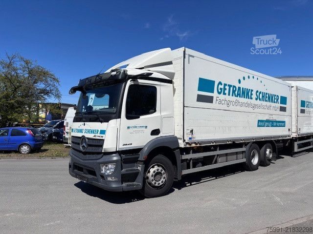 Autocarro per bevande MERCEDES-BENZ Actros 5 mit Schwenwandkoffer und Ladebordwand