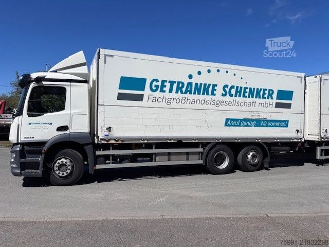 Autocarro per bevande MERCEDES-BENZ Actros 5 mit Schwenwandkoffer und Ladebordwand