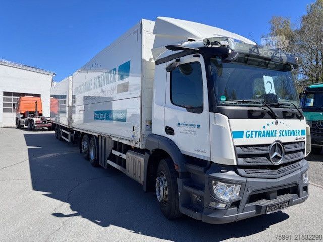 Autocarro per bevande MERCEDES-BENZ Actros 5 mit Schwenwandkoffer und Ladebordwand