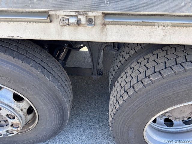 Autocarro per bevande MERCEDES-BENZ Actros 5 mit Schwenwandkoffer und Ladebordwand