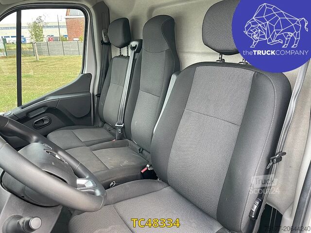 Furgão de caixa Renault Master