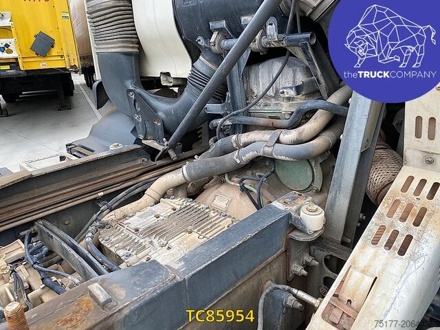 Chassi med hytt Volvo FMX 370