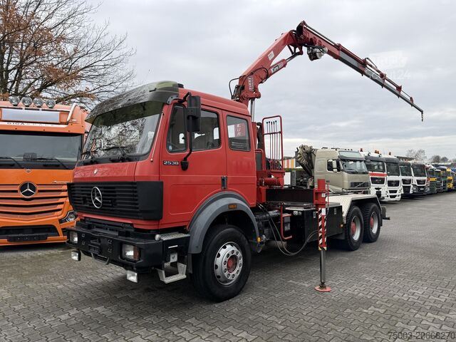 Pašizgāzējs kravas automašīna Mercedes-Benz SK 2538 6X4 Haken Kran/ Oldtimer/ Feuerwehr