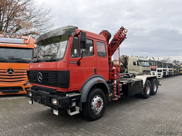 Kravas automašīnai uzstādīts celtnis Mercedes-Benz SK 2538 6X4 Haken Kran/ Oldtimer/ Feuerwehr