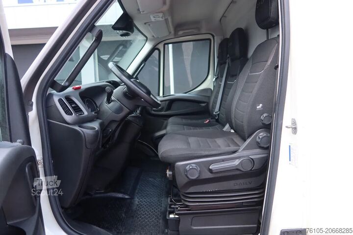 Furgão de caixa Iveco 70-C 18 Automaat L3H3 C RIJBEWIJS