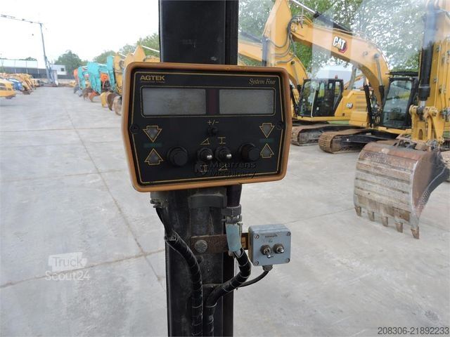 Niveleuse O&K F106A + GPS