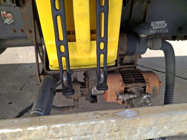 Vrachtwagen met laadplatform en zeilvrachtwagen met laadplatform en zeil RENAULT D26 WIDE 380 - 6X2 - E6 - RETARDER