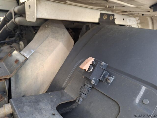 Vrachtwagen met laadplatform en zeilvrachtwagen met laadplatform en zeil RENAULT D26 WIDE 380 - 6X2 - E6 - RETARDER