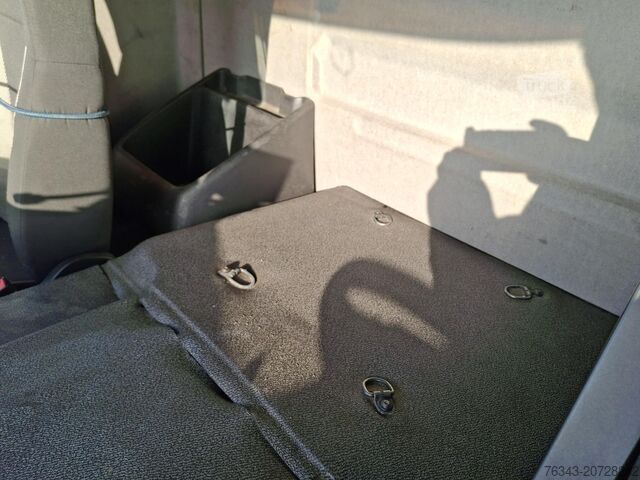 Vrachtwagen met laadplatform en zeilvrachtwagen met laadplatform en zeil RENAULT D26 WIDE 380 - 6X2 - E6 - RETARDER