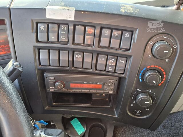 Vrachtwagen met laadplatform en zeilvrachtwagen met laadplatform en zeil RENAULT D26 WIDE 380 - 6X2 - E6 - RETARDER