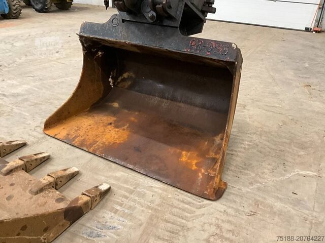 Εκσκαφέας ερπυστριοφόρος New Holland E 215 B