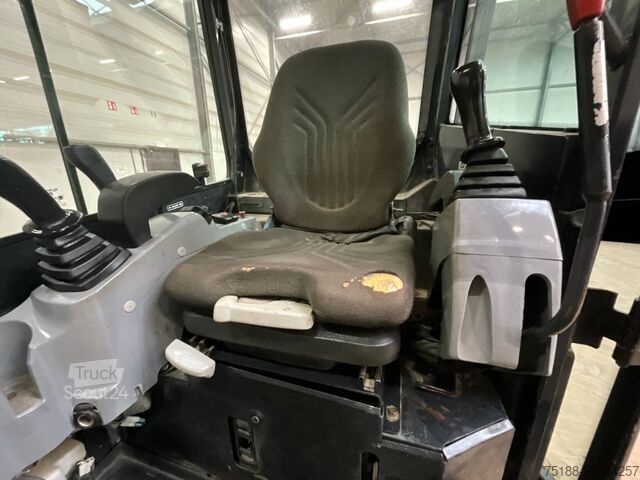 Mini-escavadora Kubota U 27-4