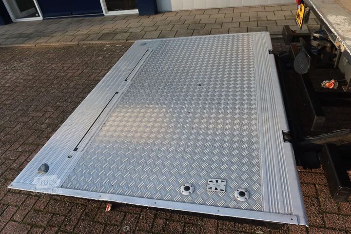 Bavul Mercedes-Benz Atego 818 L  bak + klep grijs metallic   € 14.6...